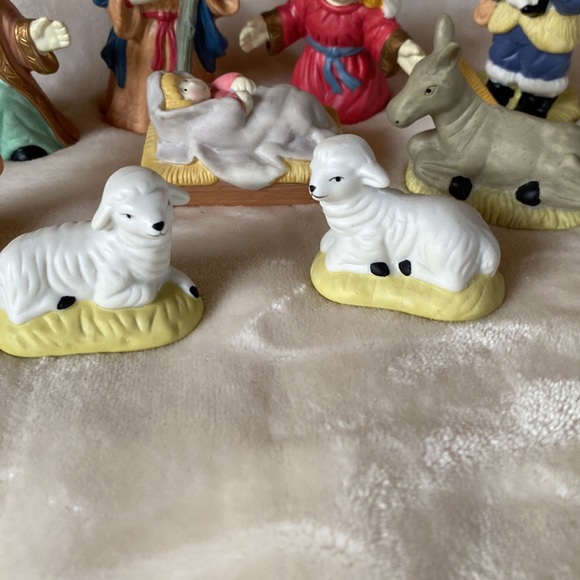 ✝️ Eleven Piece Nativity Set - Picture 5 of 16